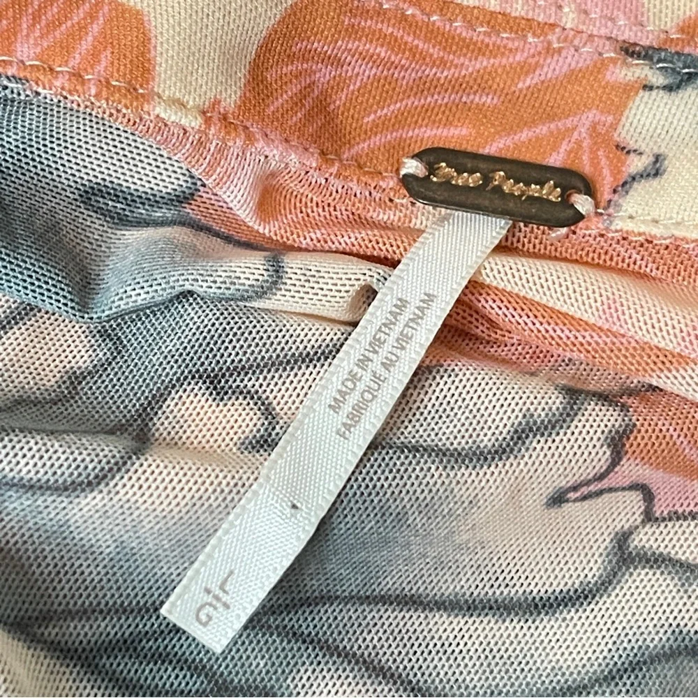 ❌SOLD❌FREE PEOPLE Lucky Shirt Ruched Floral Button Front, Large - Picture 8 of 14